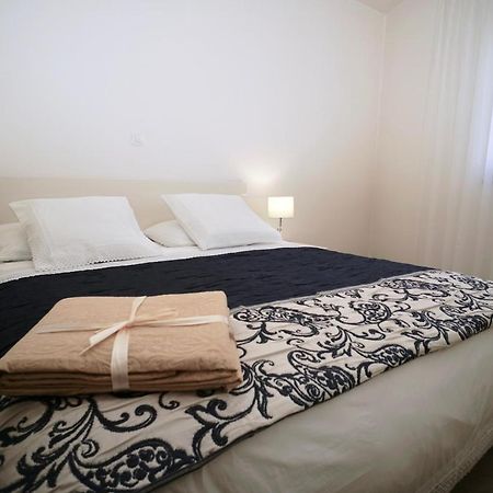 Apartments Villa Aquamarie Trogir Exterior photo