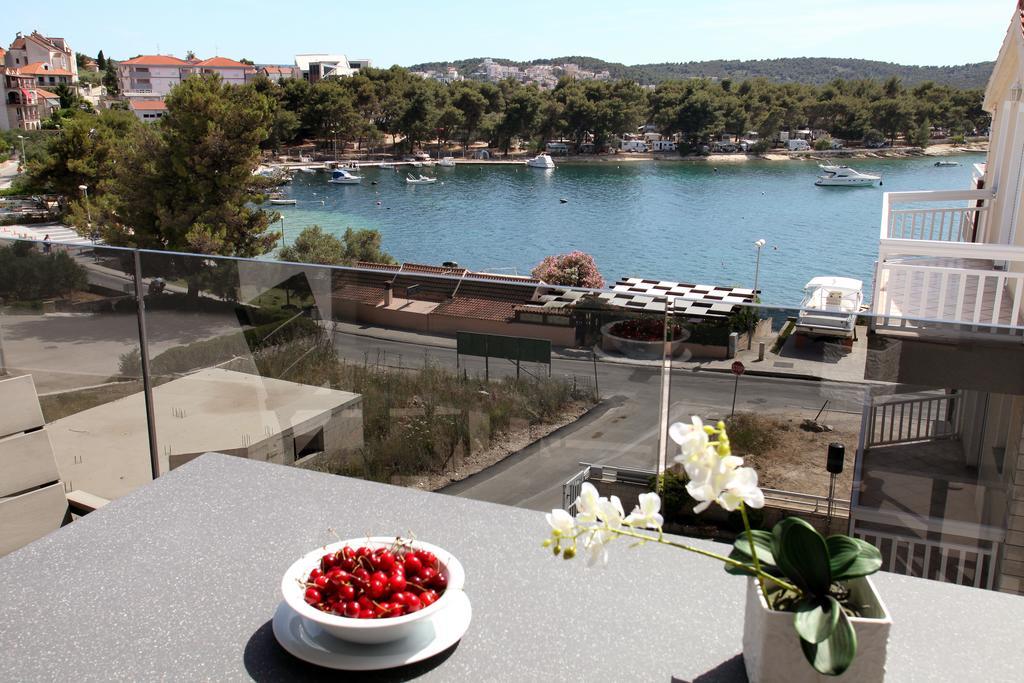 Apartments Villa Aquamarie Trogir Exterior photo