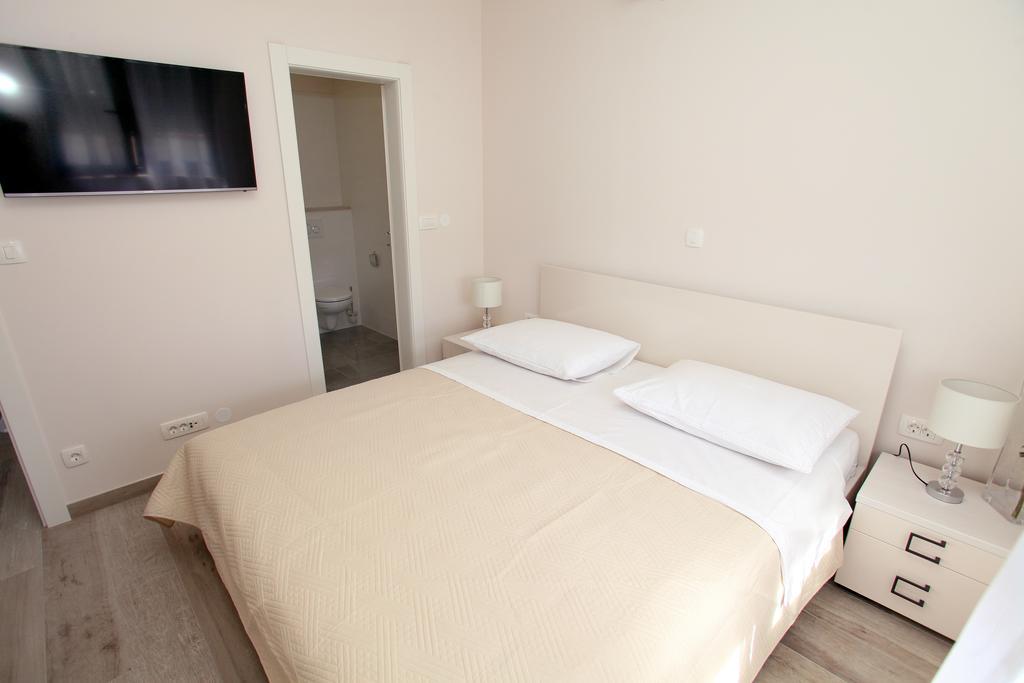 Apartments Villa Aquamarie Trogir Exterior photo