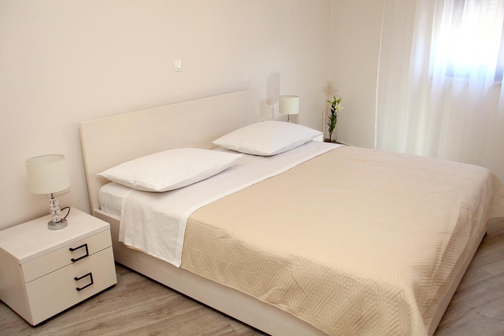 Apartments Villa Aquamarie Trogir Exterior photo