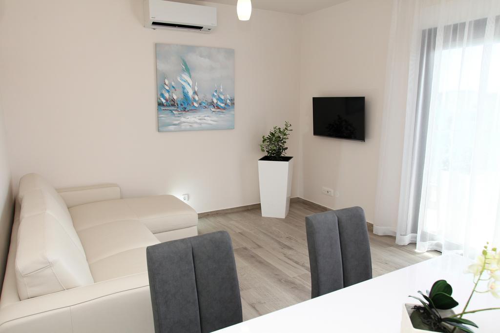 Apartments Villa Aquamarie Trogir Exterior photo