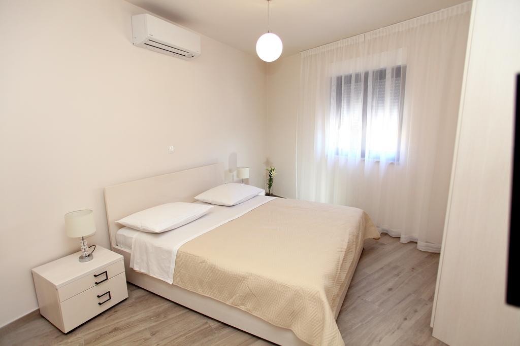 Apartments Villa Aquamarie Trogir Exterior photo