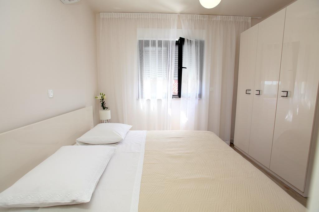 Apartments Villa Aquamarie Trogir Exterior photo