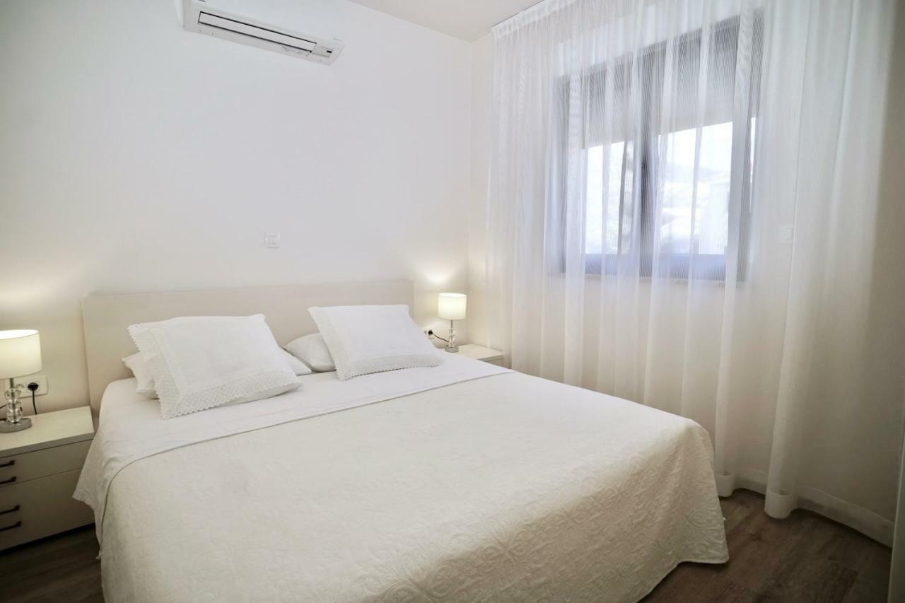 Apartments Villa Aquamarie Trogir Exterior photo