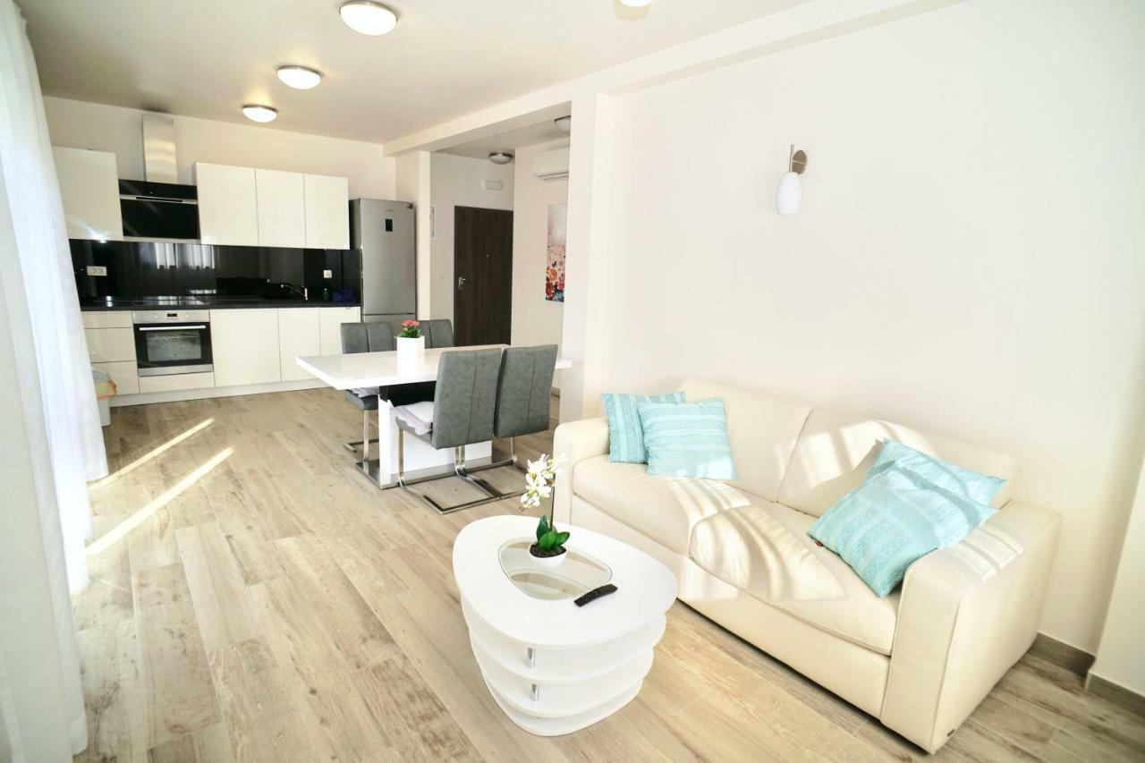 Apartments Villa Aquamarie Trogir Exterior photo